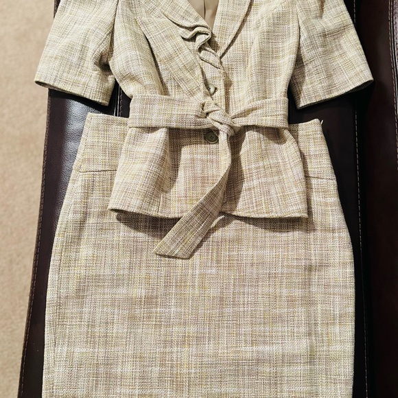 The Limited Skirt Set - Picture 2 of 6